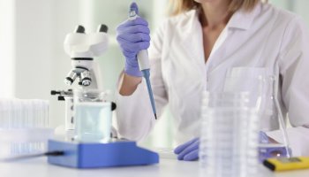 В ФГБУ «ВГНКИ» завершен первый этап исследования накопления микропластика в органах и тканях кур-несушек